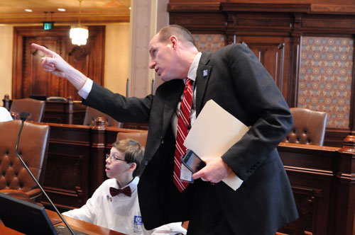 Cunningham-Tech-Day-with-student-on-senate-floor-5.7.13
